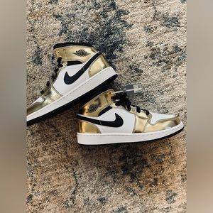 Air Jordan 1 Mid SE GS Metallic Gold size 5Y